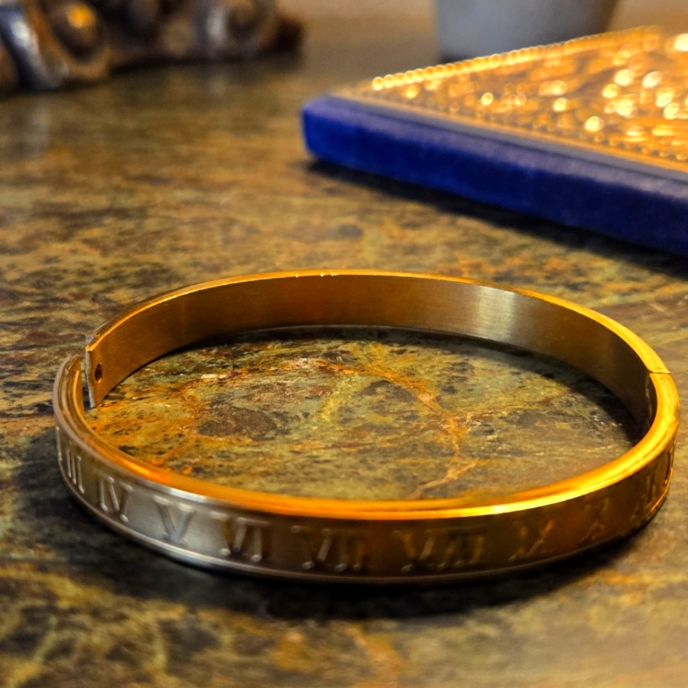 Roman numeral gokd bracelet